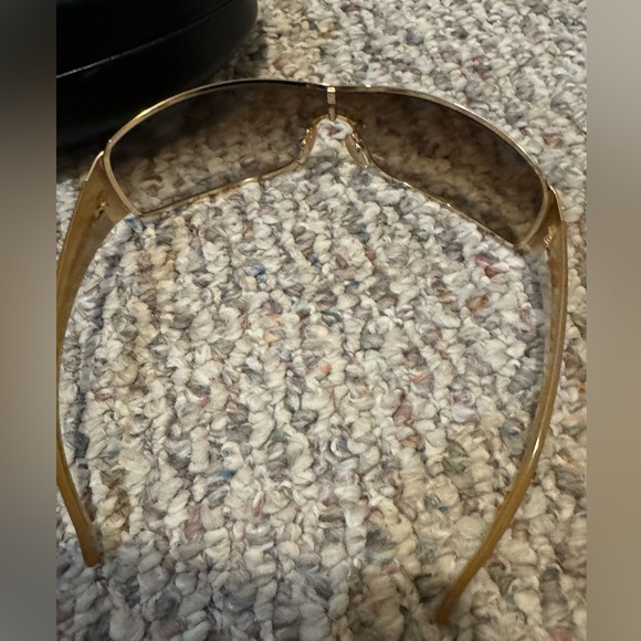 Beautiful gold-rimmed Prada sunglasses with logo. Case and cloth included! - Picture 5 of 16
